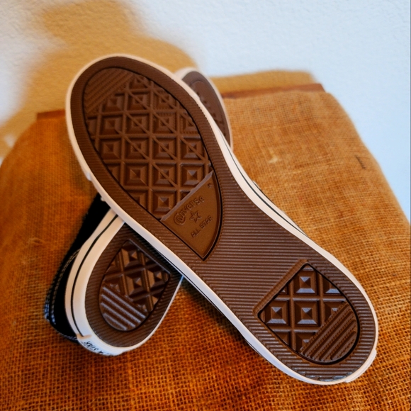 Converse Classic Chuck Taylor Low Top Size 7 - Picture 6 of 9